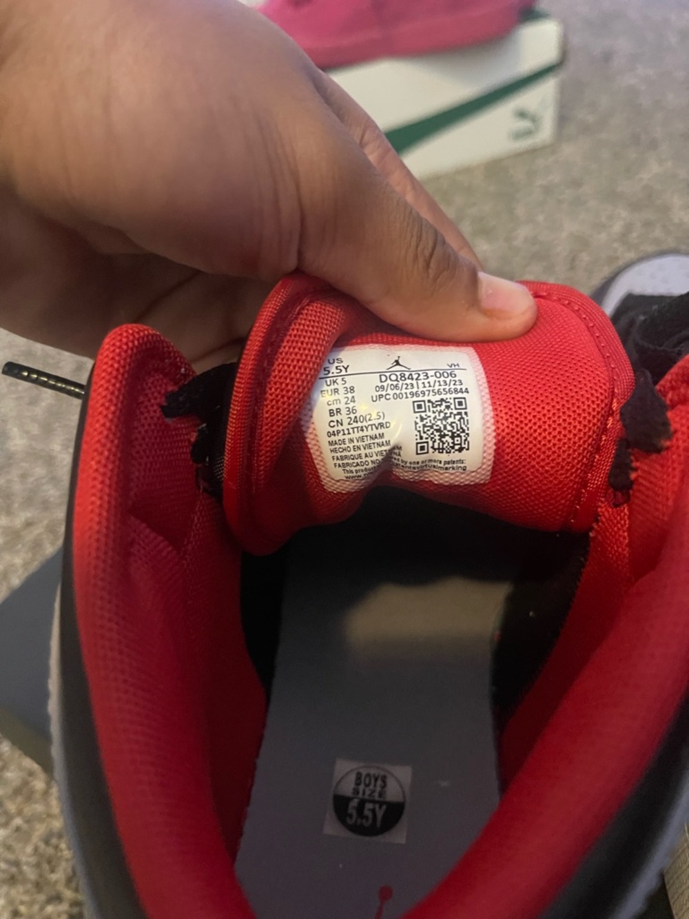 Nike Air Jordan 1 Mid - Black/Grey/Red - Picture 5 of 6